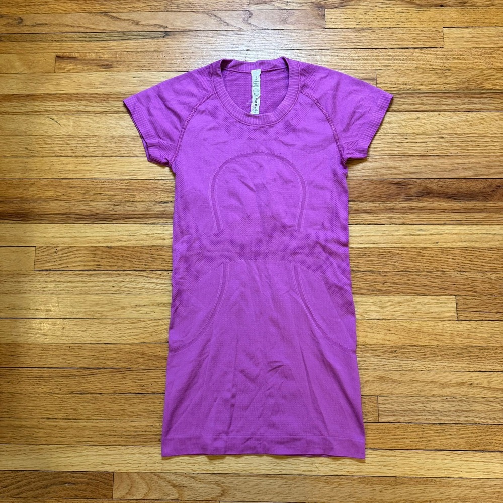 Lululemon Swiftly Tech Short Sleeve 2.0 Purple Magenta Shirt Size 2 H8 Womens